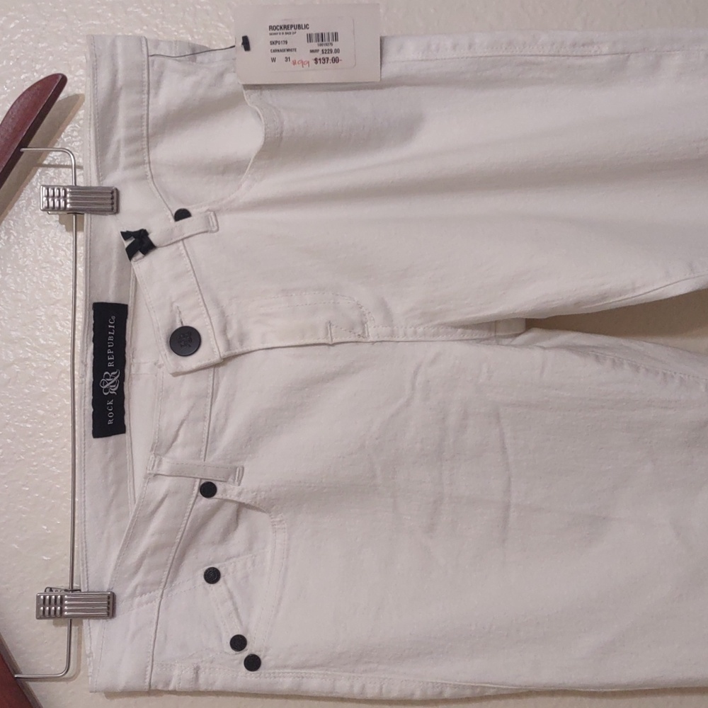 NWT ROCK AND REPUBLIC CARNAGE WHITE PANTS WITH BLACK ZIPPERS ON BACK SIZE 31 - Picture 2 of 15